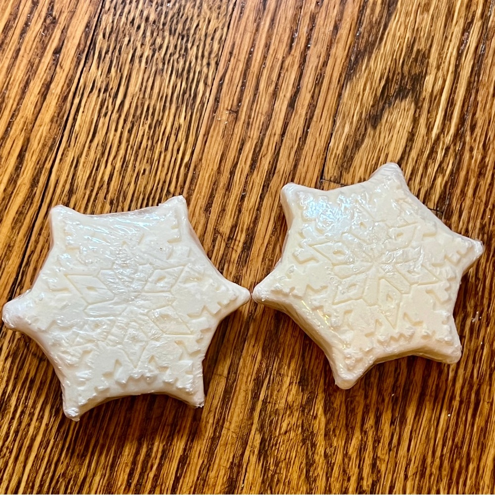 Set of 2 Crabtree & Evelyn Snowflake shaped bar soap brand new